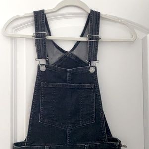 Black Levi’s overalls